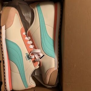 Puma Women's Roma Sneakers - Cream and Aqua
